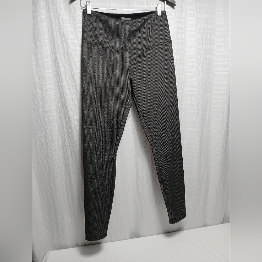 Lysse New York Highrise Tummy Control Compression Ladies Leggings. Size M